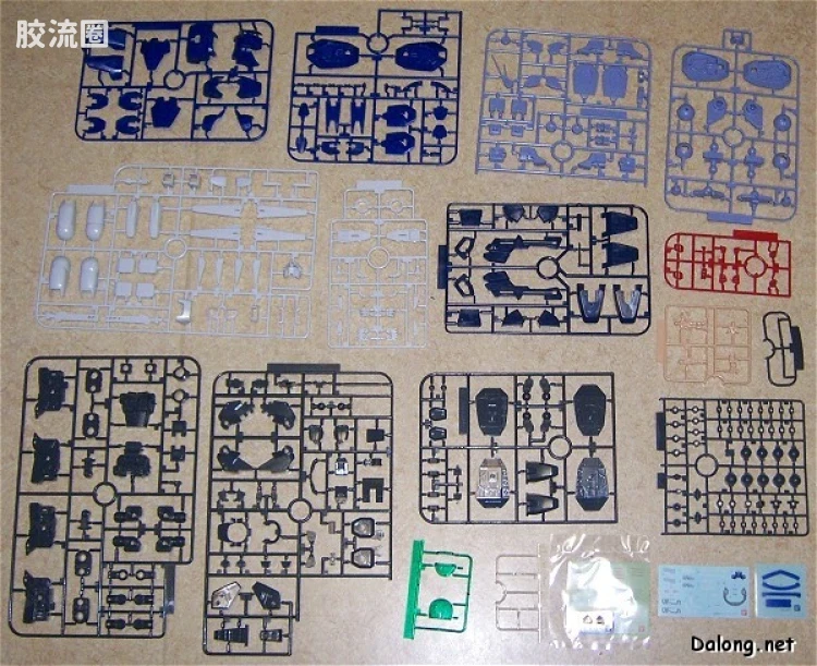 万代综合拼装模型系列 R3 <苍之流星SPT雷兹纳> SPT-LZ-00X 雷兹纳 - 图片