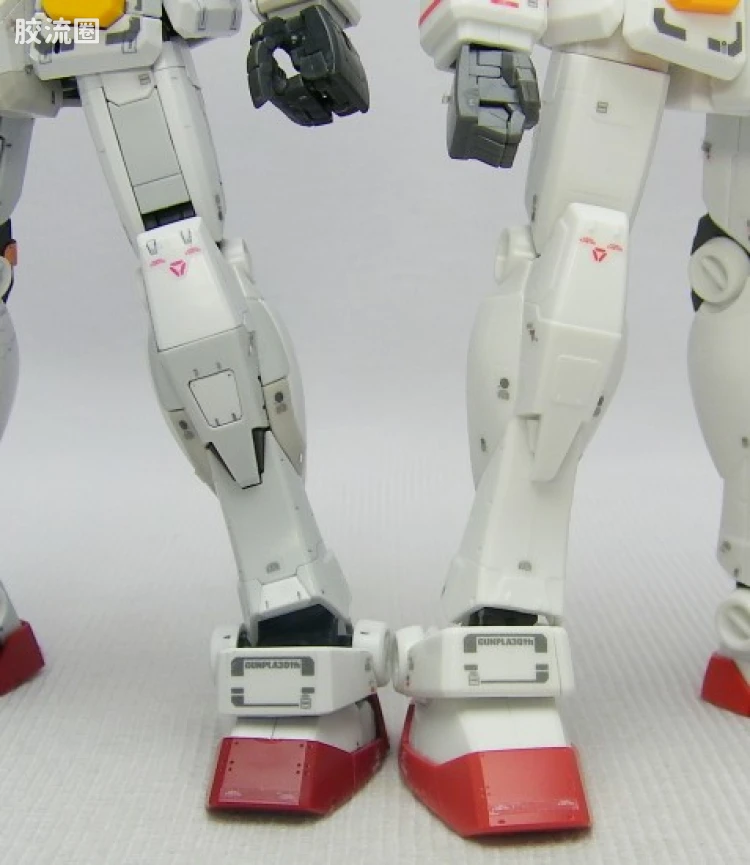 HGUC HG 30周年纪念版 (非HGUC) RX-78-2 高达 Ver.G30th (RG1/1高达计划) - 图片