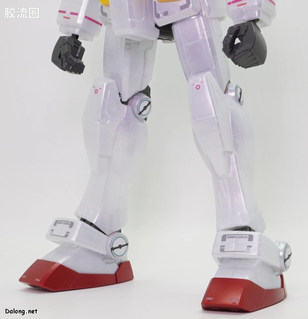 MEGA SIZE系列 限定及特别版 RX-78-2高达 金属光泽注塑Ver. - 图片