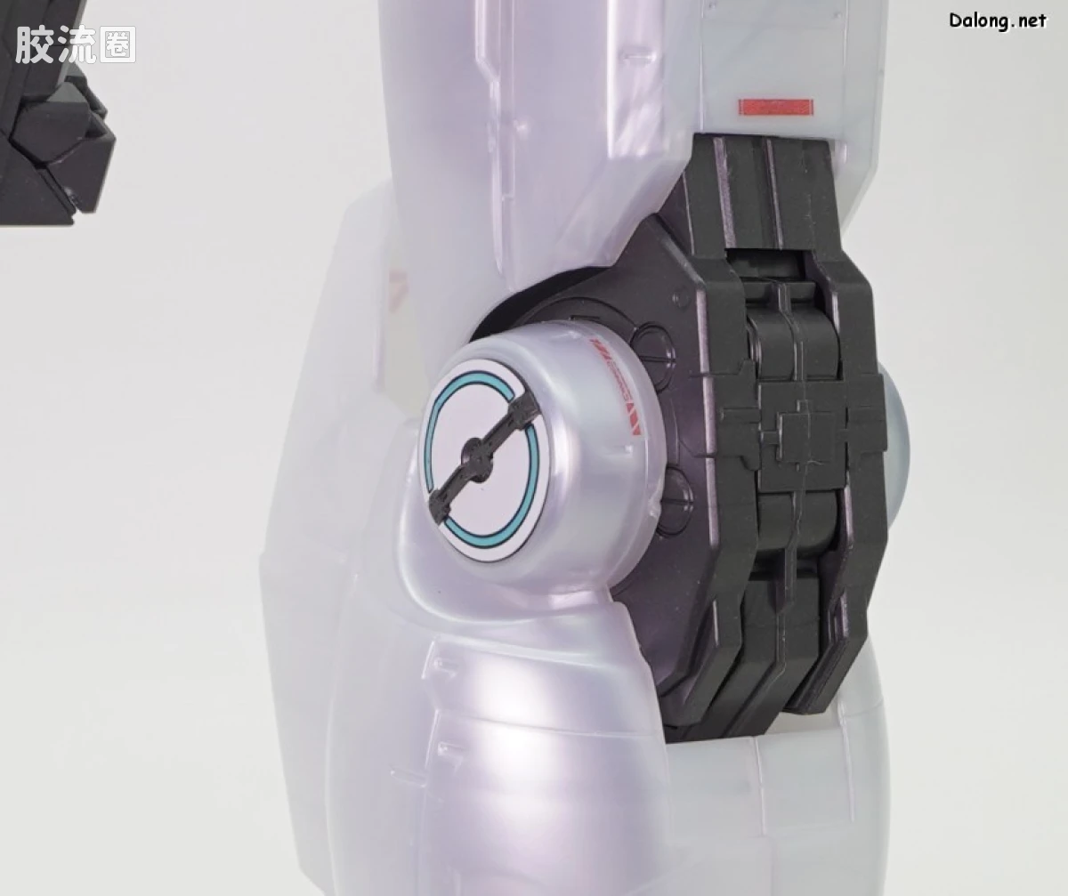 MEGA SIZE系列 限定及特别版 RX-78-2高达 金属光泽注塑Ver. - 图片