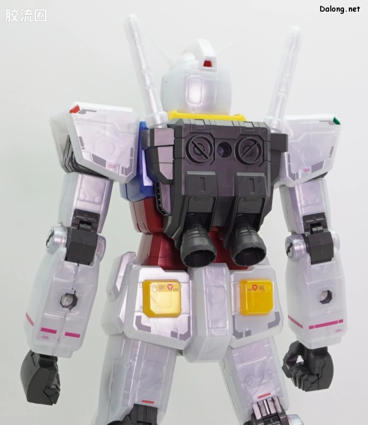 MEGA SIZE系列 限定及特别版 RX-78-2高达 金属光泽注塑Ver. - 图片