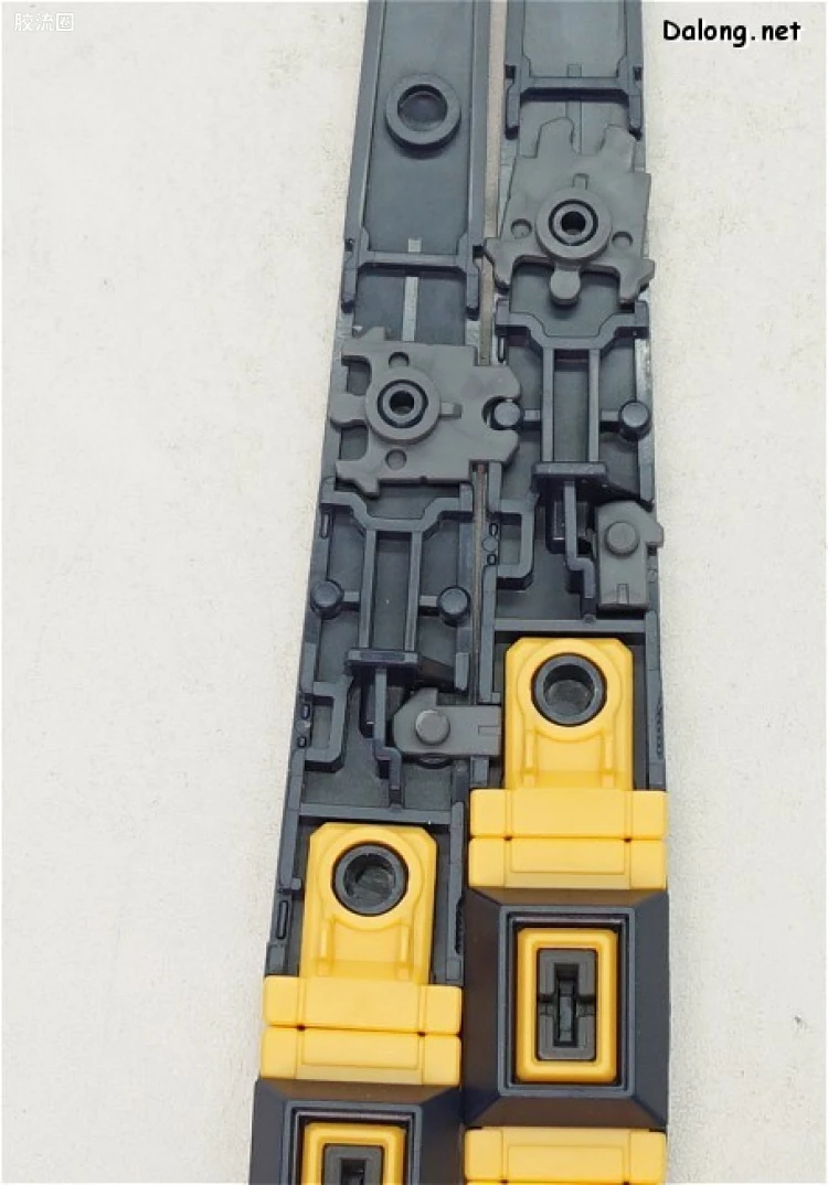 RG 普通版 32 RX-93 ν高达（牛高达） - 图片