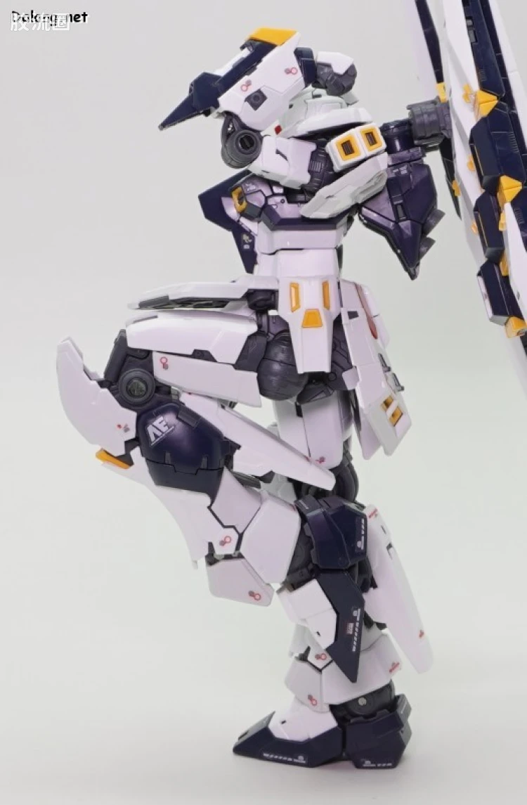 RG 其他限定版 RX-93 ν高达(双翼状浮游炮装备型) - 图片