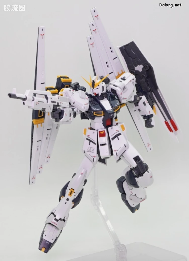 RG 其他限定版 RX-93 ν高达(双翼状浮游炮装备型) - 图片