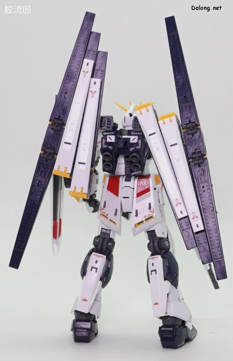RG 其他限定版 RX-93 ν高达(双翼状浮游炮装备型) - 图片