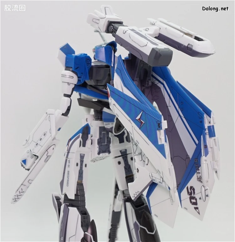 万代超时空要塞系列拼装模型 1比72 VF-31J 齐格弗里德(疾风机) - 图片