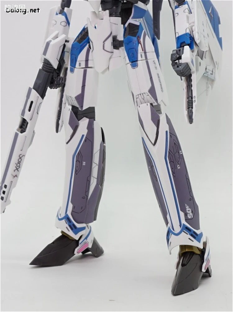 万代超时空要塞系列拼装模型 1比72 VF-31J 齐格弗里德(疾风机) - 图片