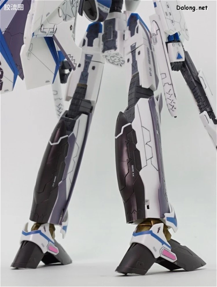 万代超时空要塞系列拼装模型 1比72 VF-31J 齐格弗里德(疾风机) - 图片