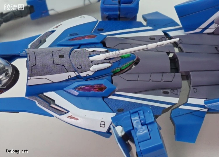 万代超时空要塞系列拼装模型 1比72 VF-31J 齐格弗里德(疾风机) - 图片