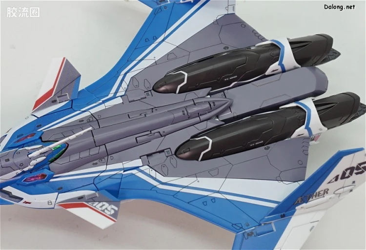 万代超时空要塞系列拼装模型 1比72 VF-31J 齐格弗里德(疾风机) - 图片