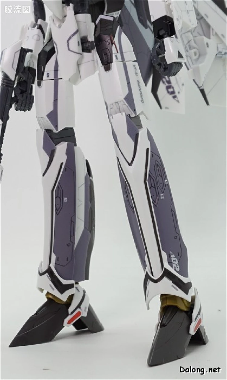 万代超时空要塞系列拼装模型 1比72 VF-31F 齐格菲里德(梅萨·伊雷菲尔特机） - 图片