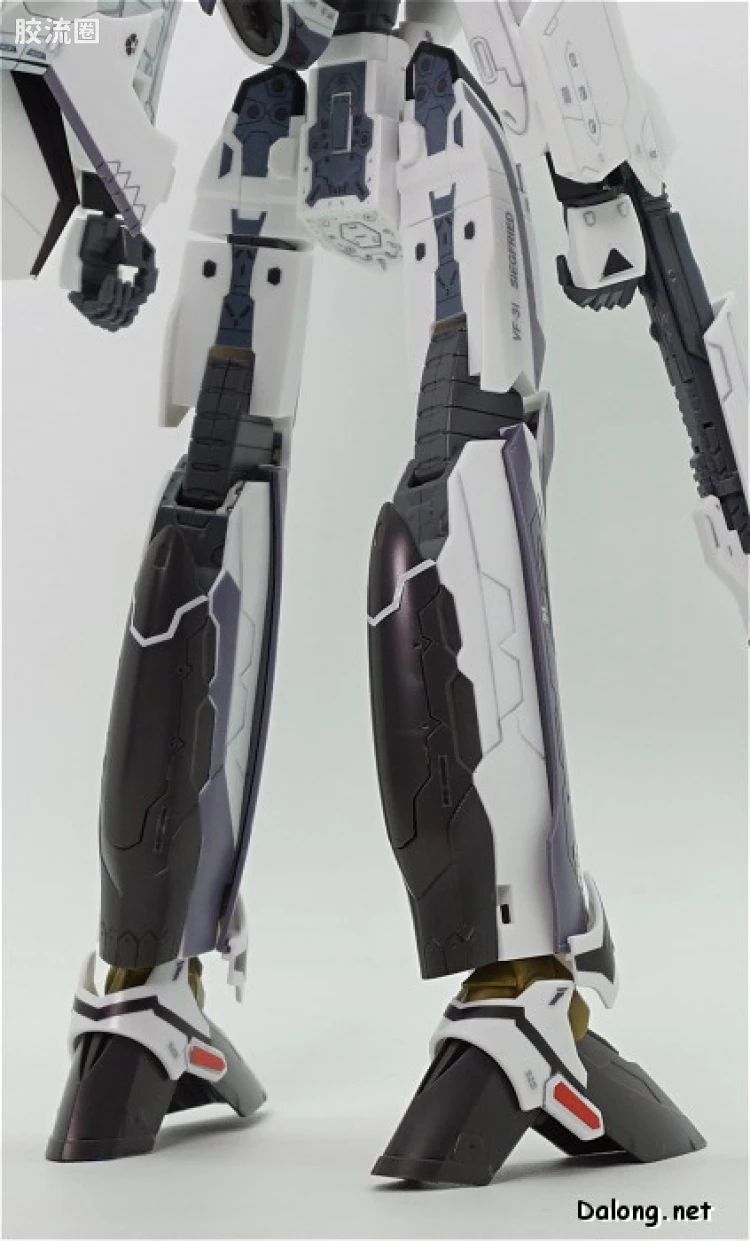 万代超时空要塞系列拼装模型 1比72 VF-31F 齐格菲里德(梅萨·伊雷菲尔特机） - 图片