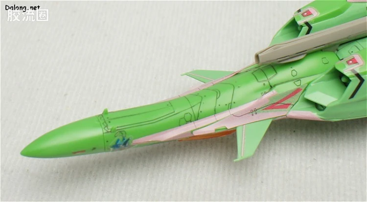 万代超时空要塞系列拼装模型 1比100不可变形 YF-29 兰花李痛机 - 图片