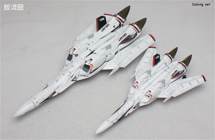 万代超时空要塞系列拼装模型 1比100不可变形 VF-25F 早已女机 - 图片
