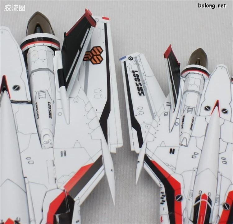 万代超时空要塞系列拼装模型 1比100不可变形 VF-25F 早已女机 - 图片