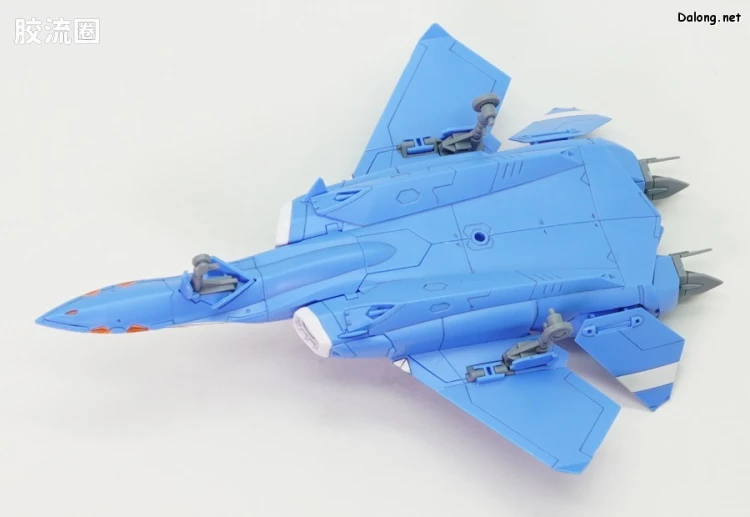 万代超时空要塞系列拼装模型 HG 1/100系列 雨燕II(麦克斯米利安·吉纳斯机) - 图片