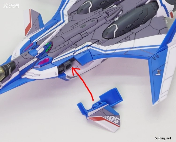 万代超时空要塞系列拼装模型 HG 1/100系列 VF-31J 齐格飞(疾风·因梅尔曼机) - 图片