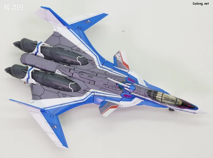 万代超时空要塞系列拼装模型 HG 1/100系列 VF-31J 齐格飞(疾风·因梅尔曼机) - 图片