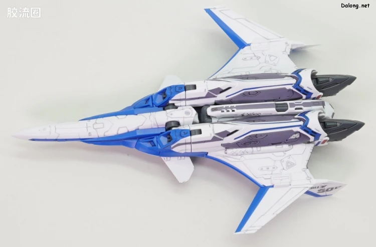 万代超时空要塞系列拼装模型 HG 1/100系列 VF-31J 齐格飞(疾风·因梅尔曼机) - 图片