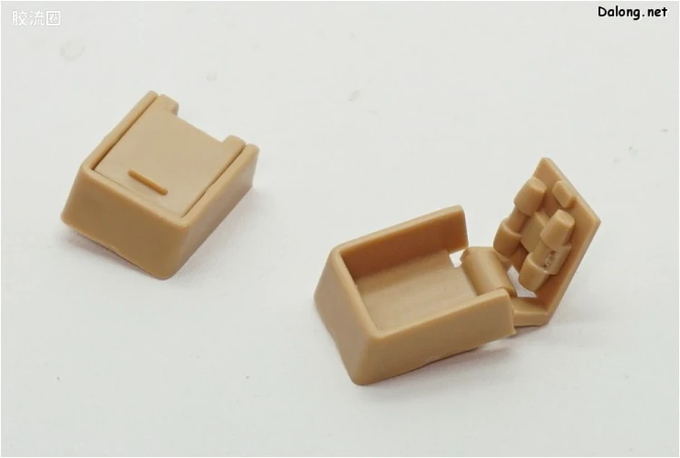 机动战士变体 高达MSV 拼装模型 1/144 04 MS-06D 沙漠型扎古 - 图片