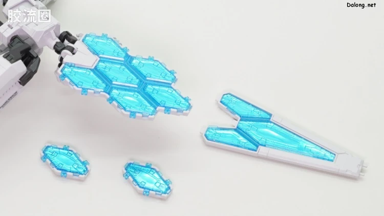 GUNDAM NEXT FUTURE PAVILION 系列 1/144 RX-78F00/E 高达(EX-001 玻璃羽翼装备) - 图片