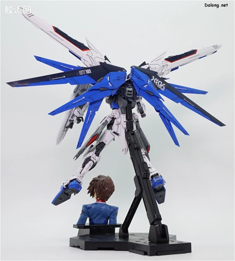 MG 官方豪华版 自由高达 Ver.2.0 & 基拉·大和 - 图片