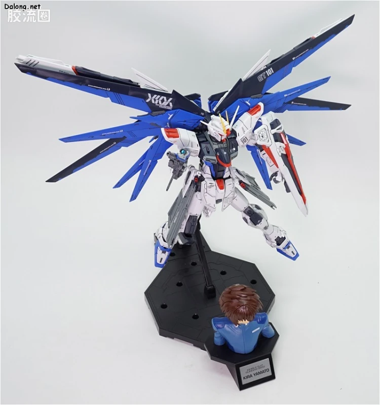 MG 官方豪华版 自由高达 Ver.2.0 & 基拉·大和 - 图片
