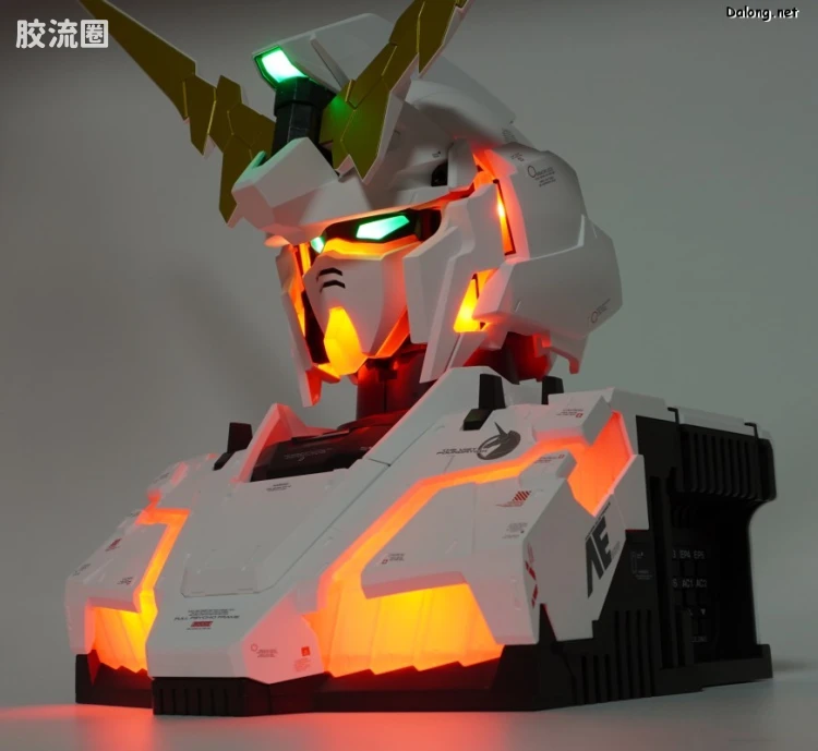 万代 大比例胸像系列 REAL EXPERIENCE MODEL RX-0 独角兽高达 自动变形版 - 图片