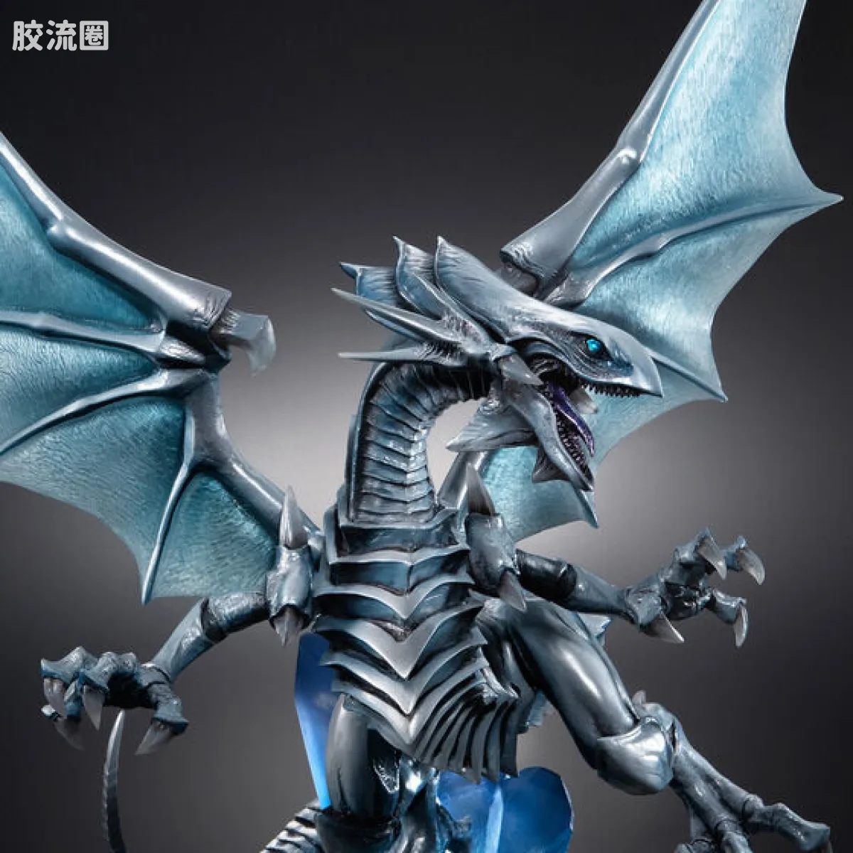 Mega House 手办系列 Art Works Monsters(A.W.M或称AWM) 青眼白龙 ~Holographic Edition~ - 图片