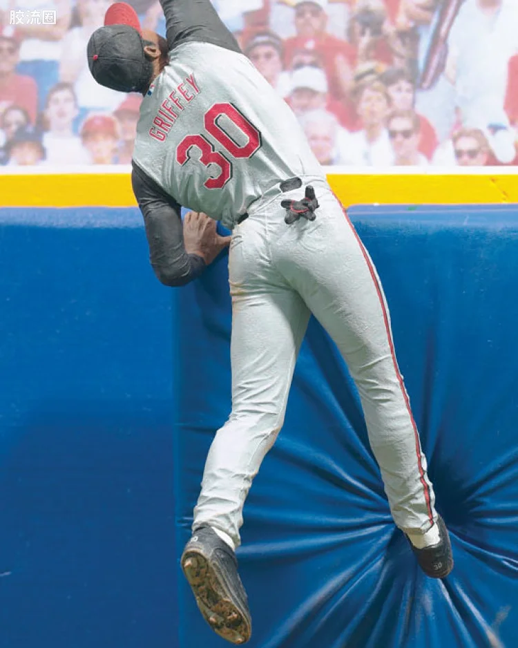 KEN GRIFFEY JR.