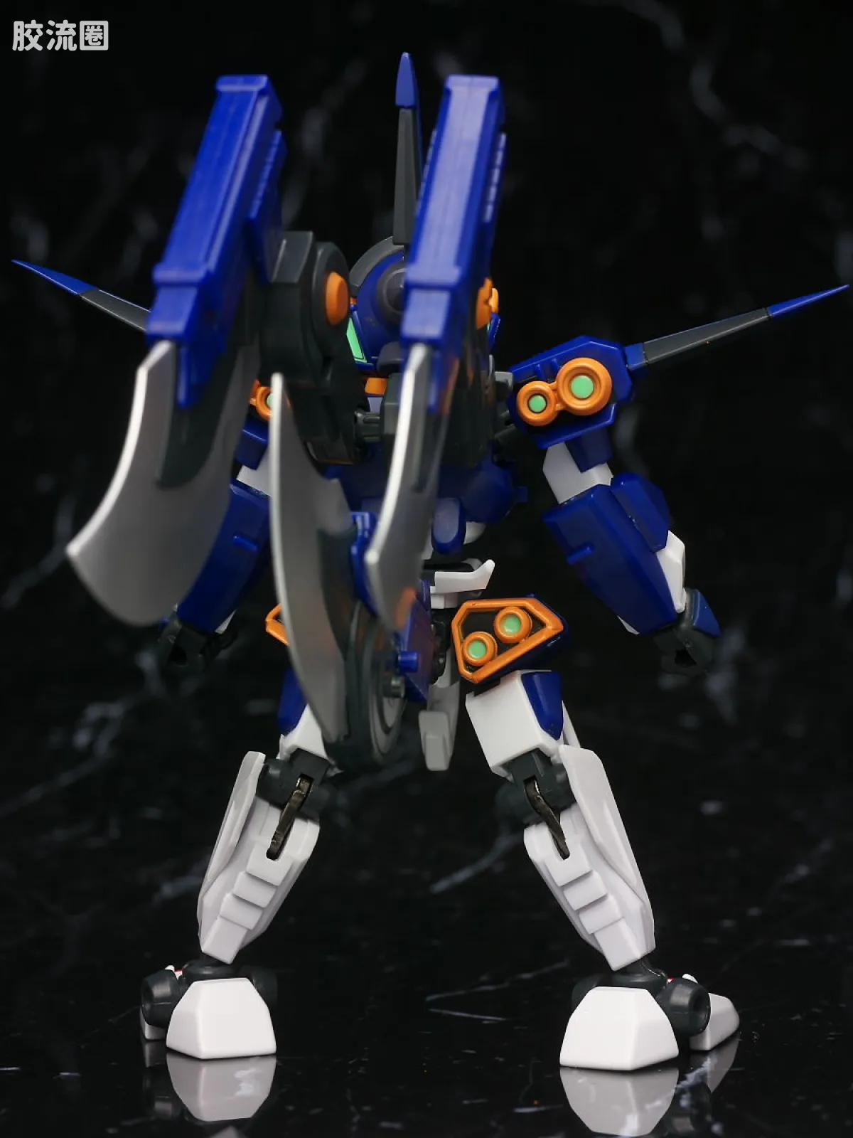 万代纸箱战机系列拼装模型 Z-MODE 完成品 LBX 伊卡洛斯-强袭 & LBX 伊卡洛斯-零式 - 图片