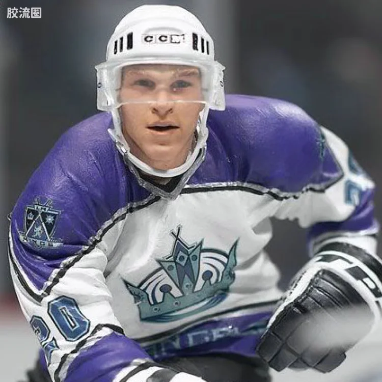 麦克法兰NHL冰球系列玩具 第8代 LUC ROBITAILLE