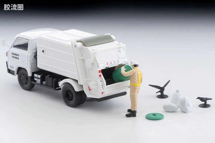 多美卡金属车系列 TOMICA LIMITED VINTAGE NEO LV-N343b 三菱 FUSO Canter 清洁车（白）附带人物