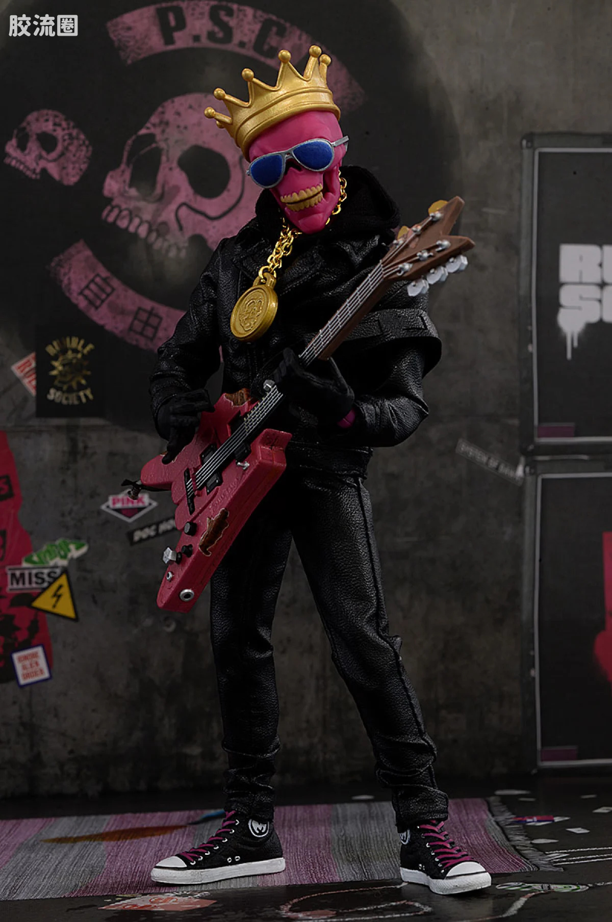 Mezco one-12系列 1/12 Rumble Society集体系列  粉骷髅混沌俱乐部 豪华版 ‘地狱演出’ 套装 - 图片