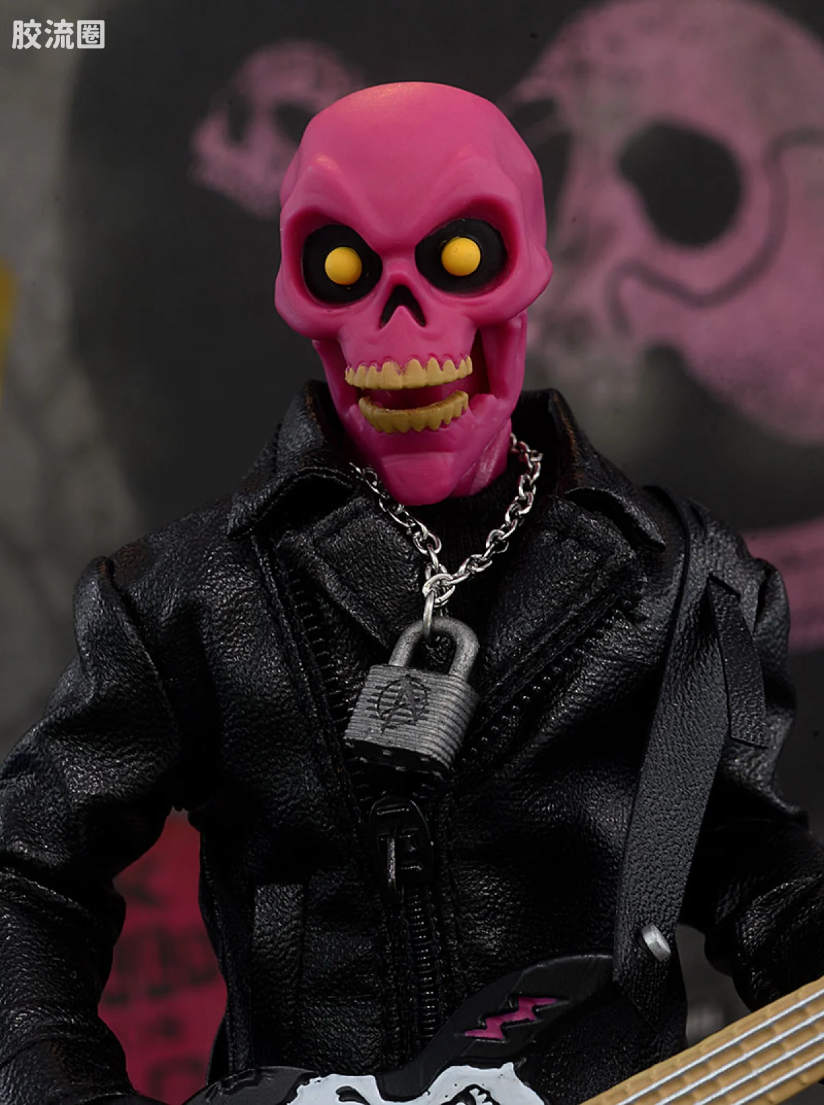 Mezco one-12系列 1/12 Rumble Society集体系列  粉骷髅混沌俱乐部 豪华版 ‘地狱演出’ 套装 - 图片