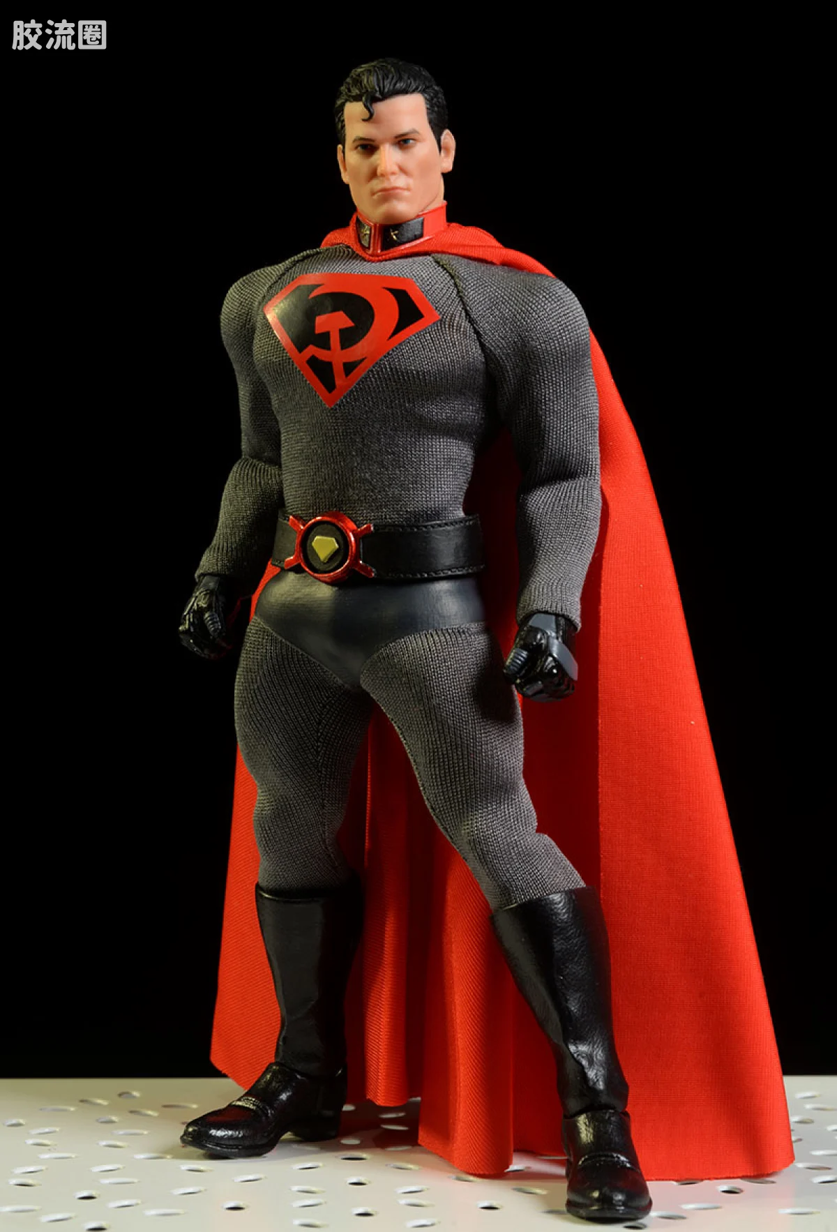 Mezco one-12系列 1/12 DC Comics集体系列 超人 - 红色之子 - 图片
