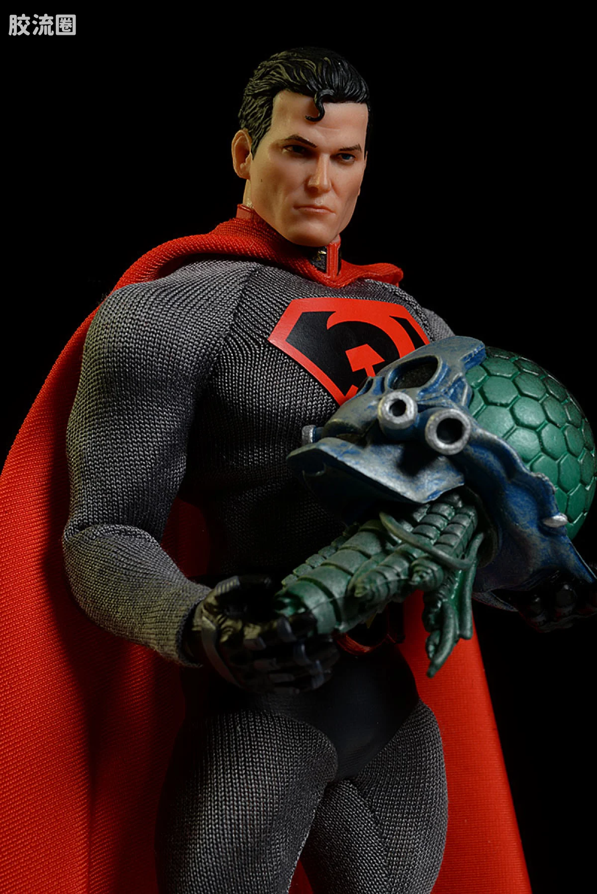 Mezco one-12系列 1/12 DC Comics集体系列 超人 - 红色之子 - 图片
