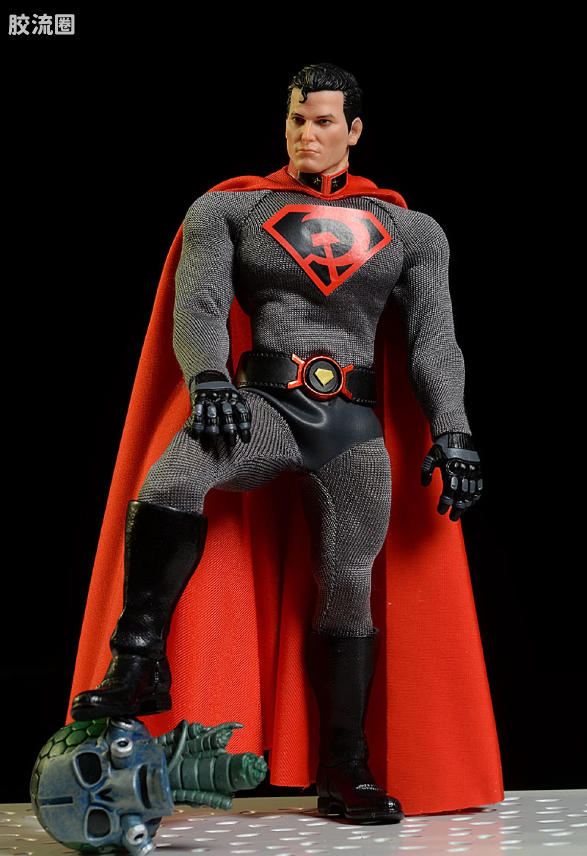 Mezco one-12系列 1/12 DC Comics集体系列 超人 - 红色之子 - 图片