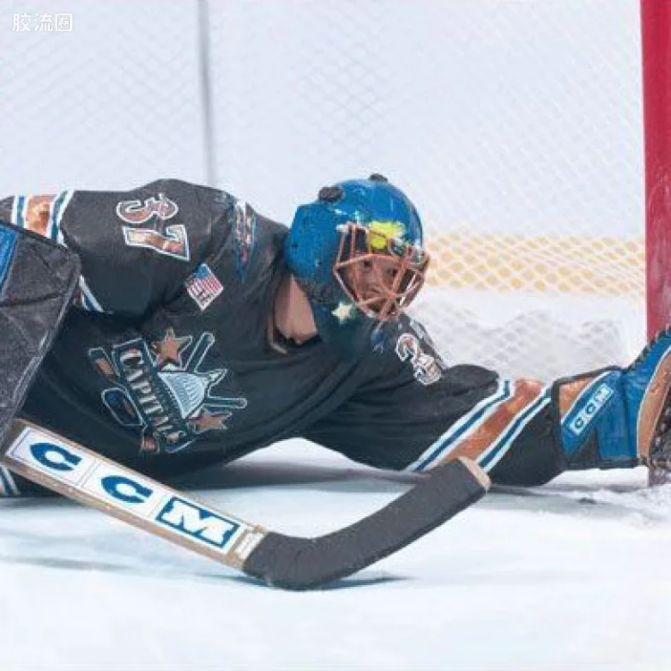 麦克法兰NHL冰球系列玩具 第3代 OLAF KOLZIG