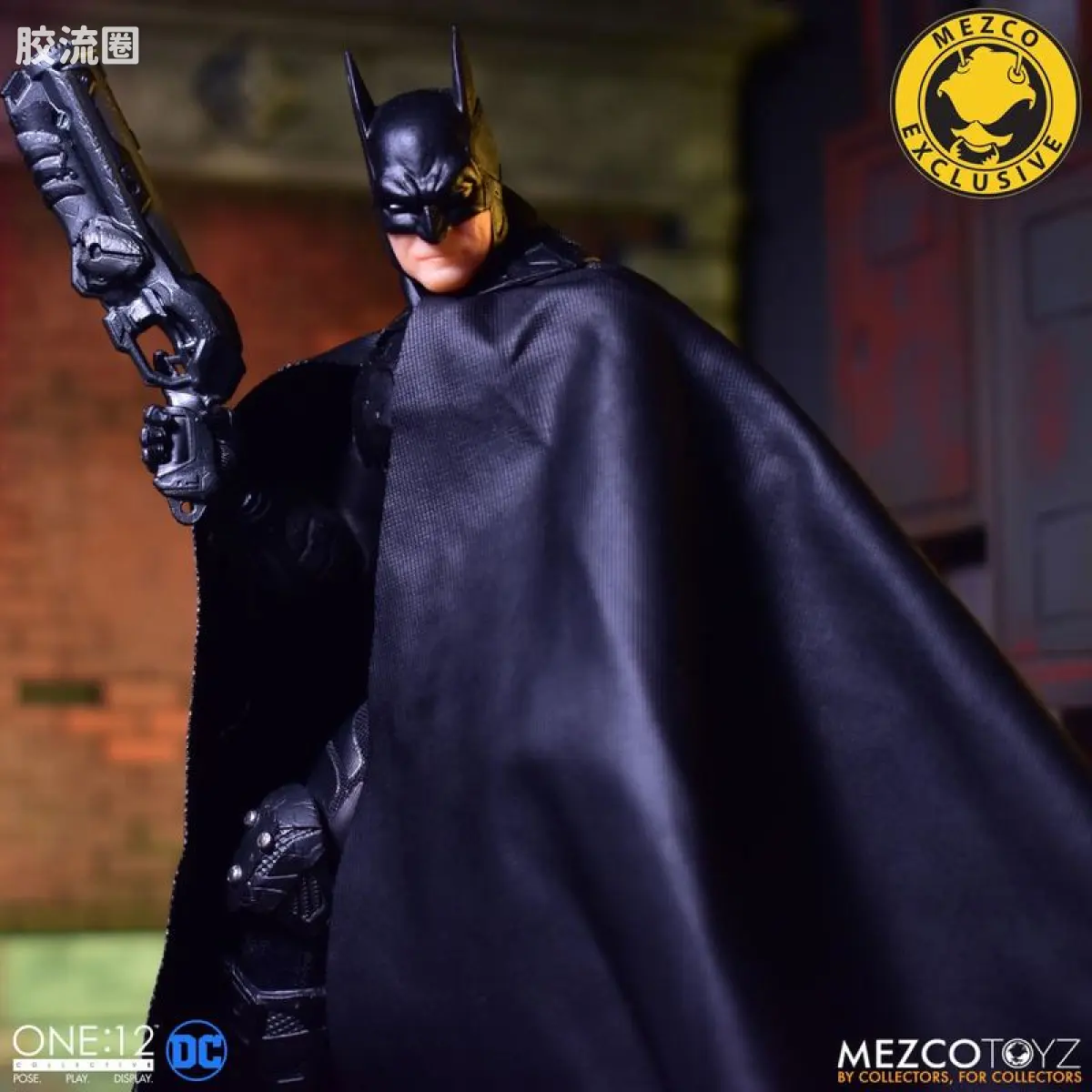 Mezco one-12系列 1/12 DC Comics集体系列 蝙蝠侠-至尊蝙蝠侠(全黑版） - 图片