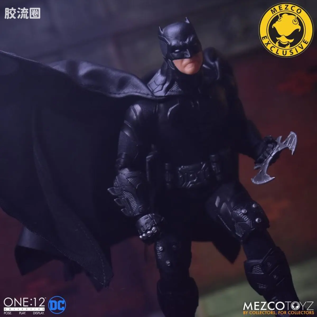 Mezco one-12系列 1/12 DC Comics集体系列 蝙蝠侠-至尊蝙蝠侠(全黑版） - 图片