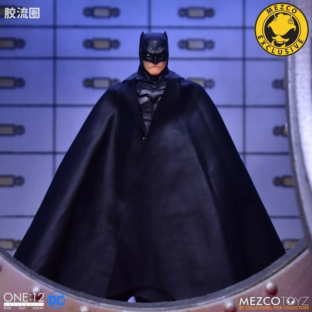 Mezco one-12系列 1/12 DC Comics集体系列 蝙蝠侠-至尊蝙蝠侠(全黑版） - 图片
