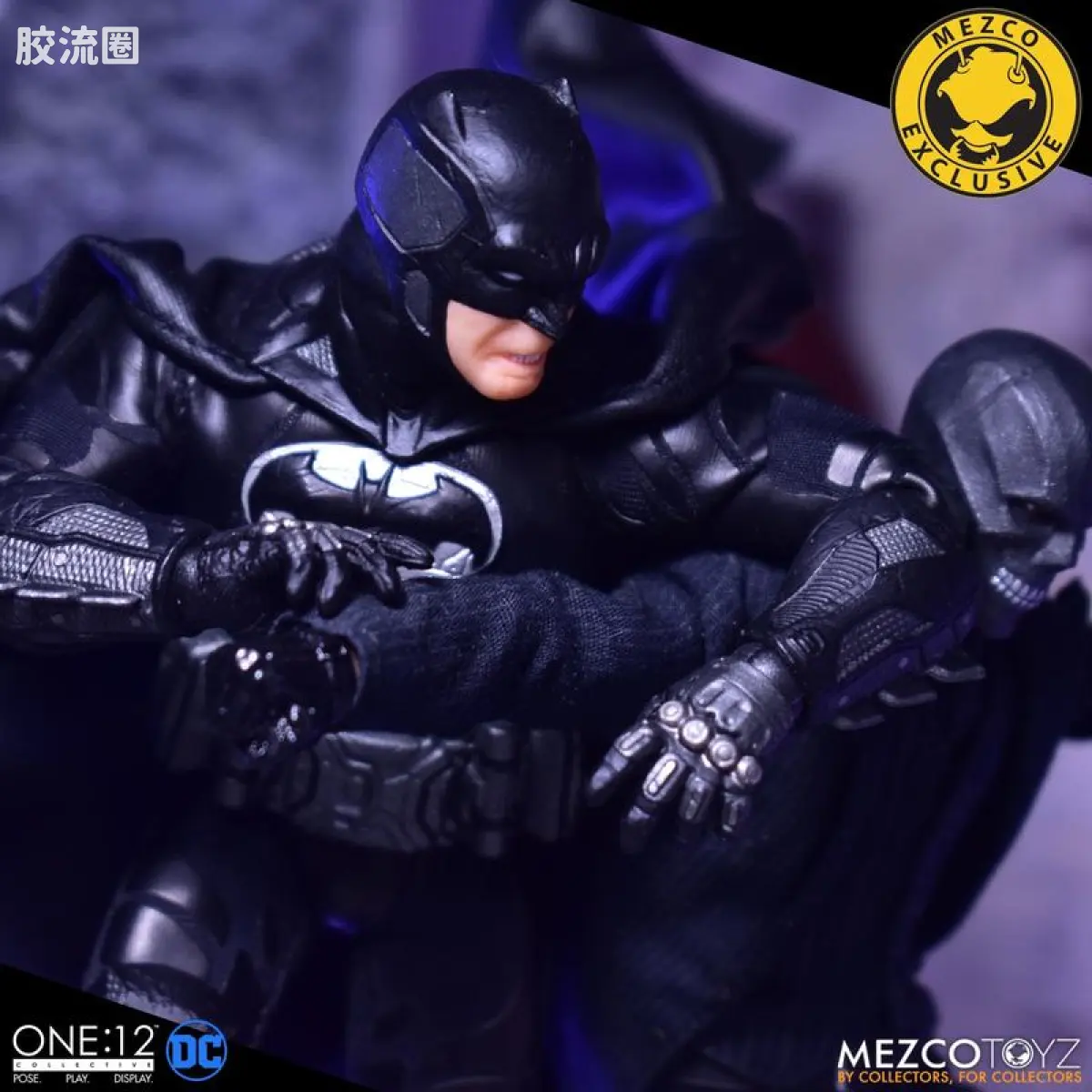 Mezco one-12系列 1/12 DC Comics集体系列 蝙蝠侠-至尊蝙蝠侠(全黑版） - 图片