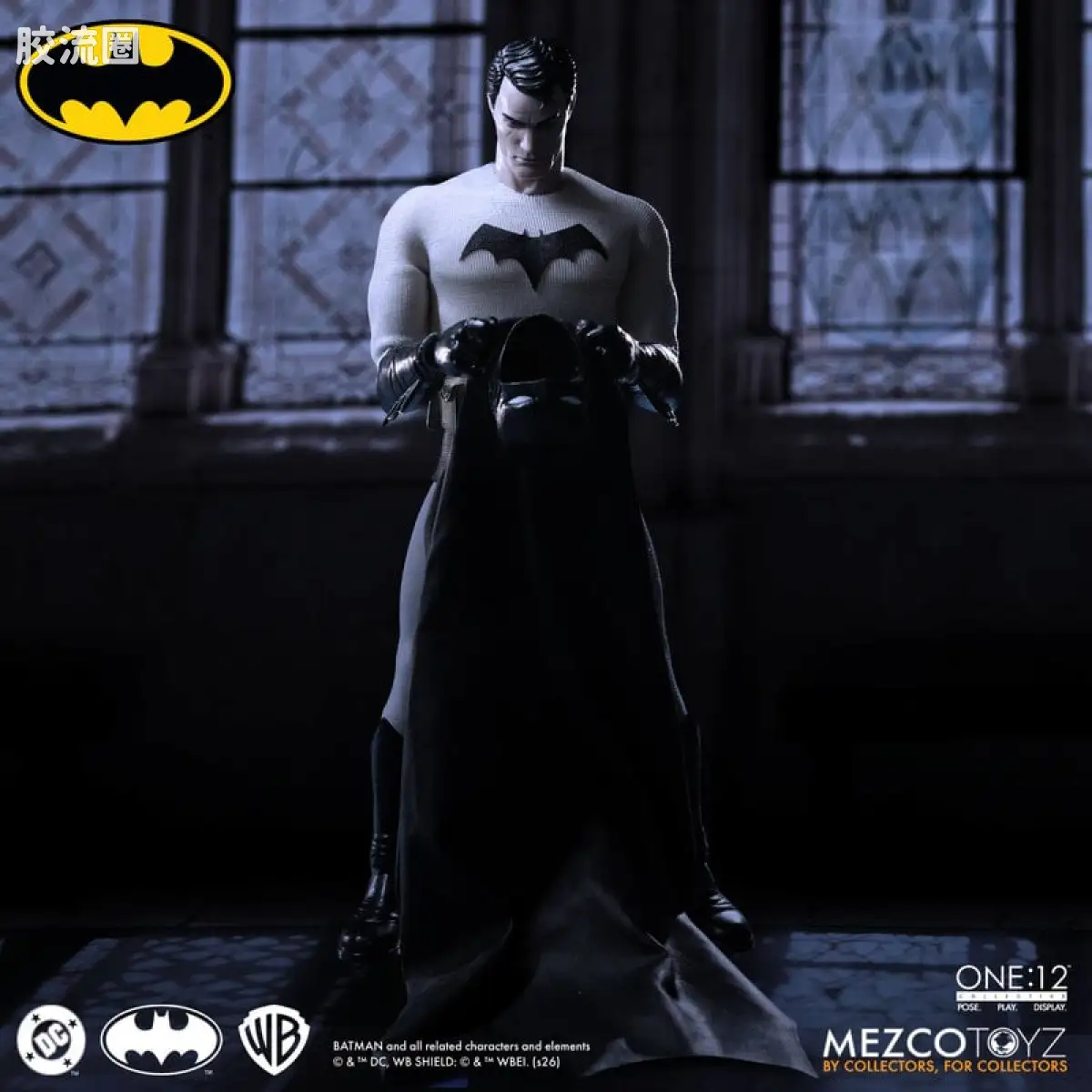 Mezco one-12系列 1/12 DC Comics集体系列 蝙蝠侠：元年 - 图片