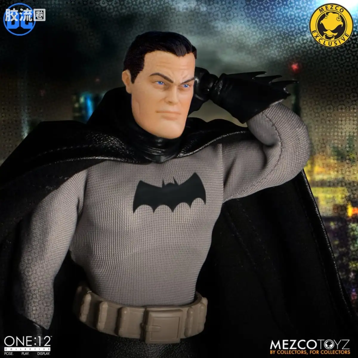 Mezco one-12系列 1/12 DC Comics集体系列 蝙蝠侠—黄金时代 黑色版 - 图片