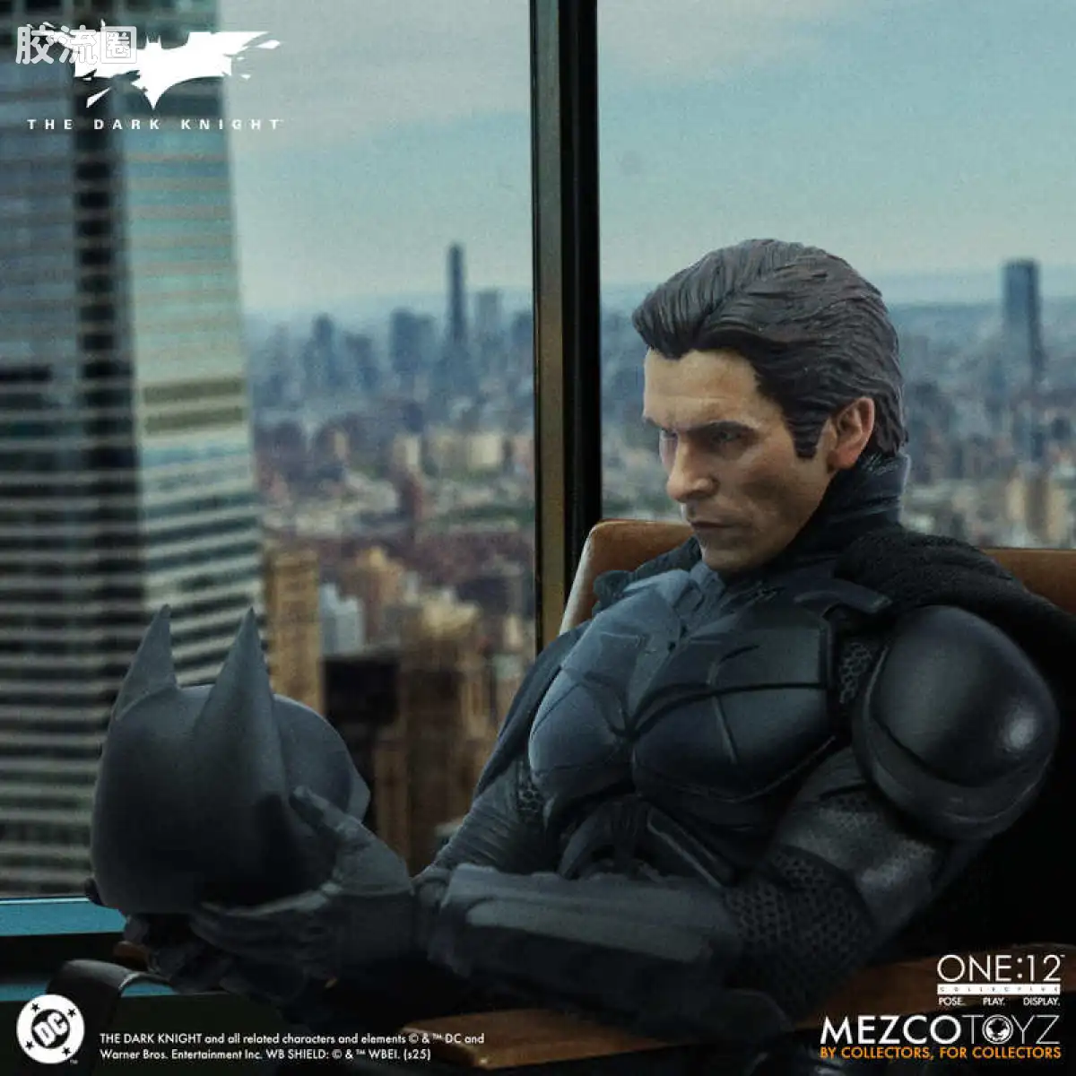 Mezco one-12系列 1/12 DC Comics集体系列 黑暗骑士：蝙蝠侠 - 图片