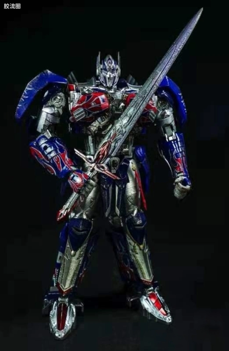 Unique Toys变形金刚系列 普通版 R-02 战损版擎天柱
