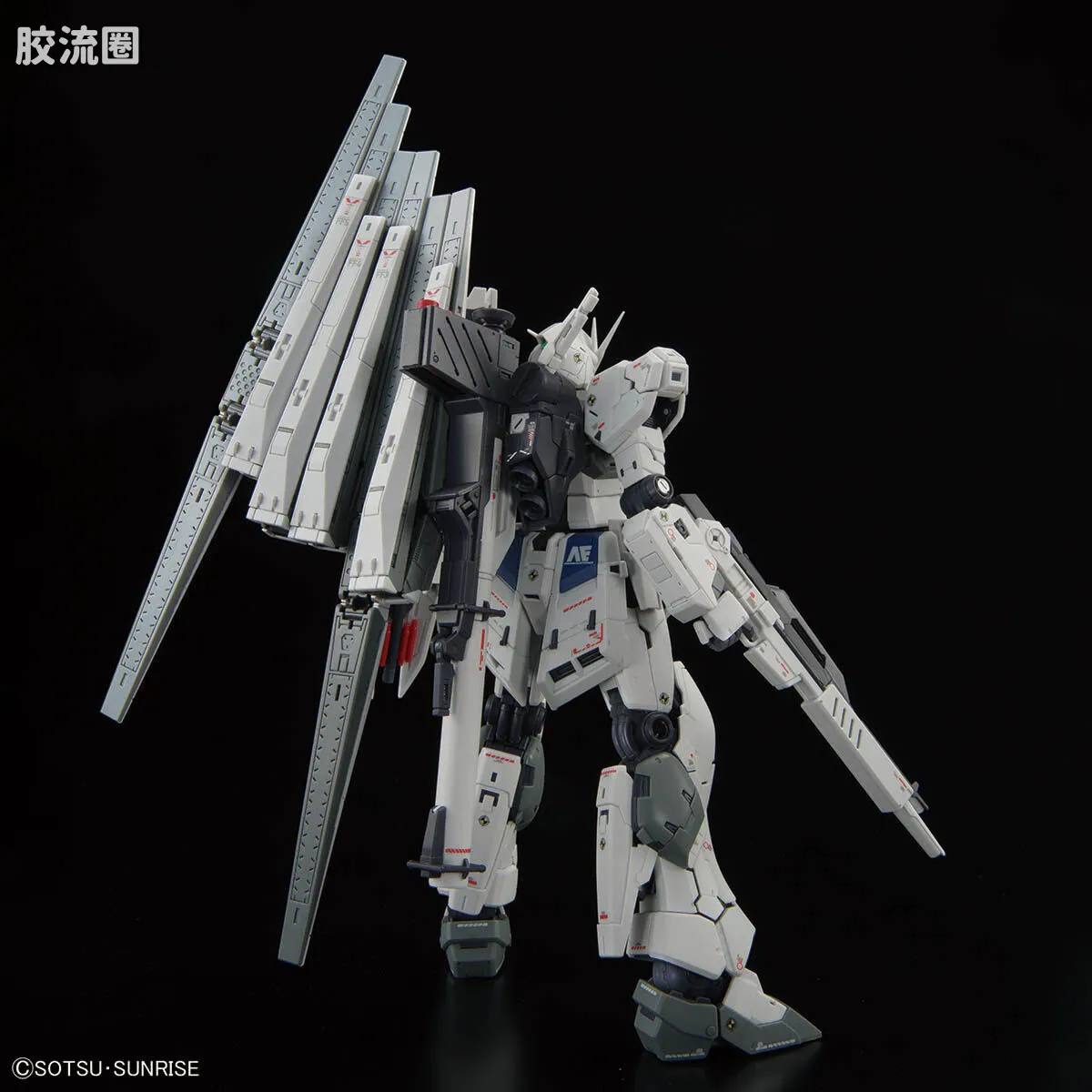 RG 其他限定版 ν高达(初次出厂配色Ver.) - 图片
