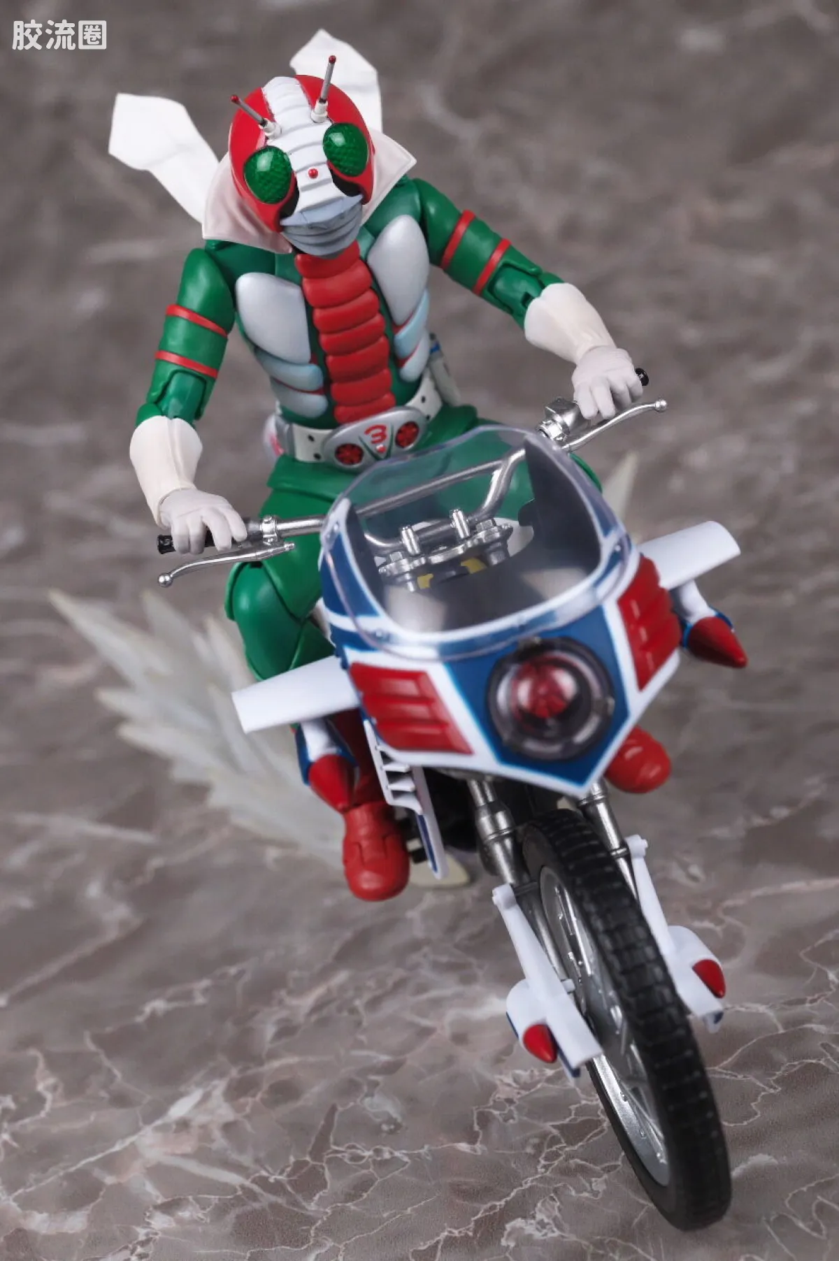 SHF 假面骑士限定版 飓风号 荣光的昭和骑士Edition - 图片