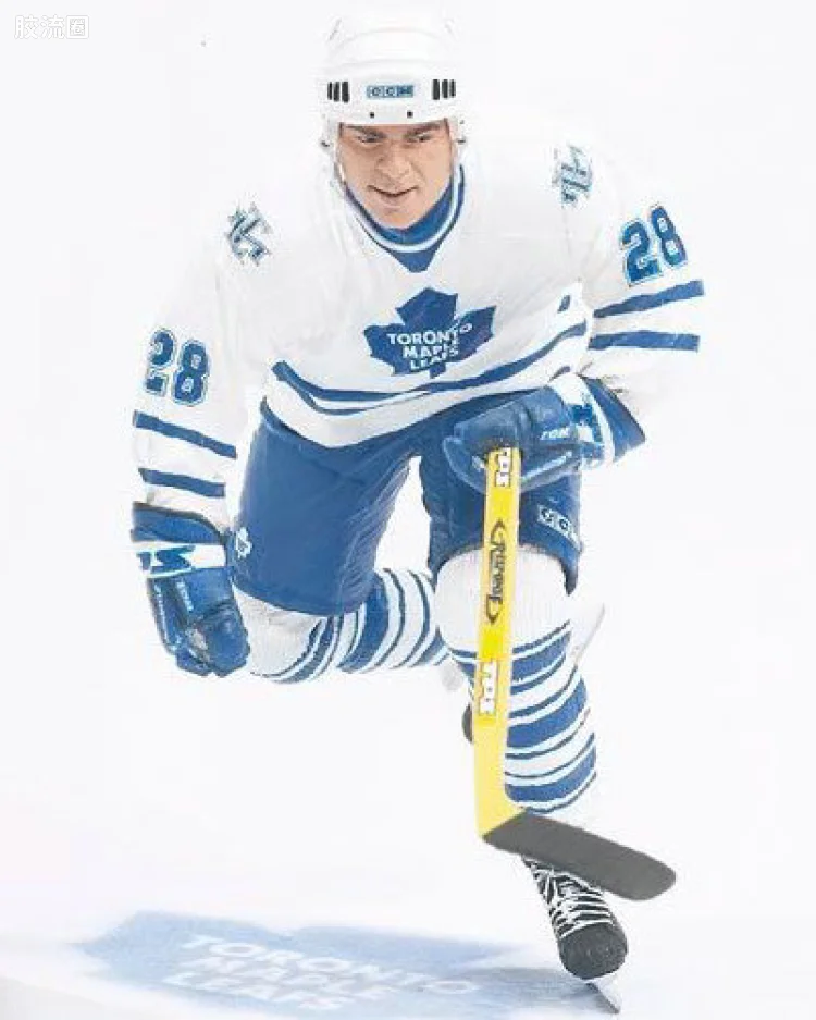 TIE DOMI